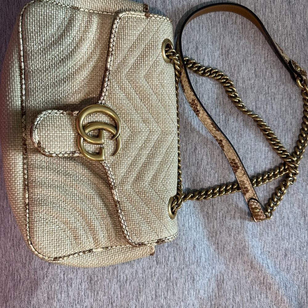 Used Gucci purse in excellent condition